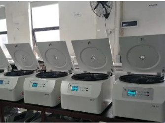 Goede prijs. 4000rpm van de schommelings centrifugeert de de Vloer Bevindende Trekker uit Rotor voor Olieextractie online